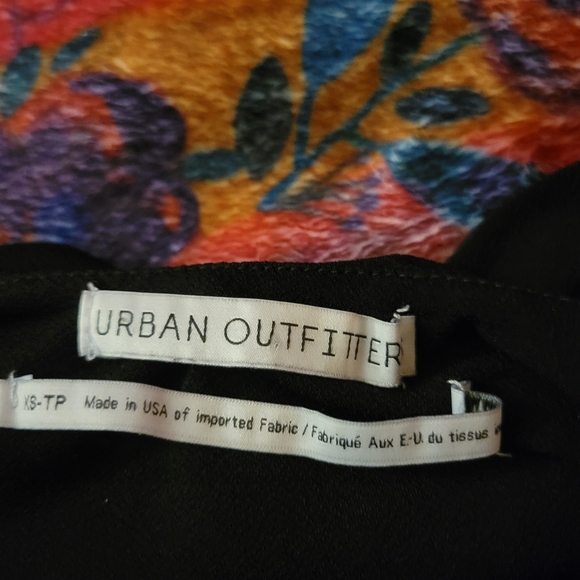 4/$20 UO Cold Shoulder Flutter Sleeve Black Romper, XS, Ruched Detail - Picture 6 of 8